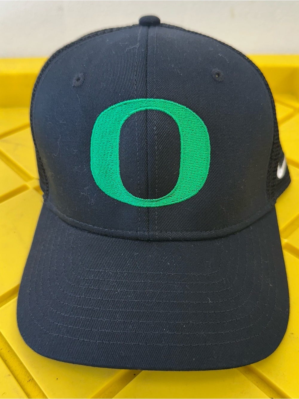 Nike Oregon Ducks SnapBack Adjustable Trucker Hat Mens Black